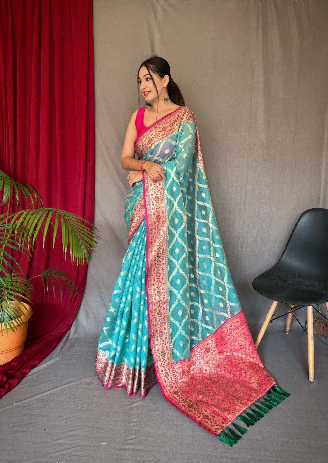 PARROT GREEN COLOR PURE ORGANJA WOVEN SILK SAREE