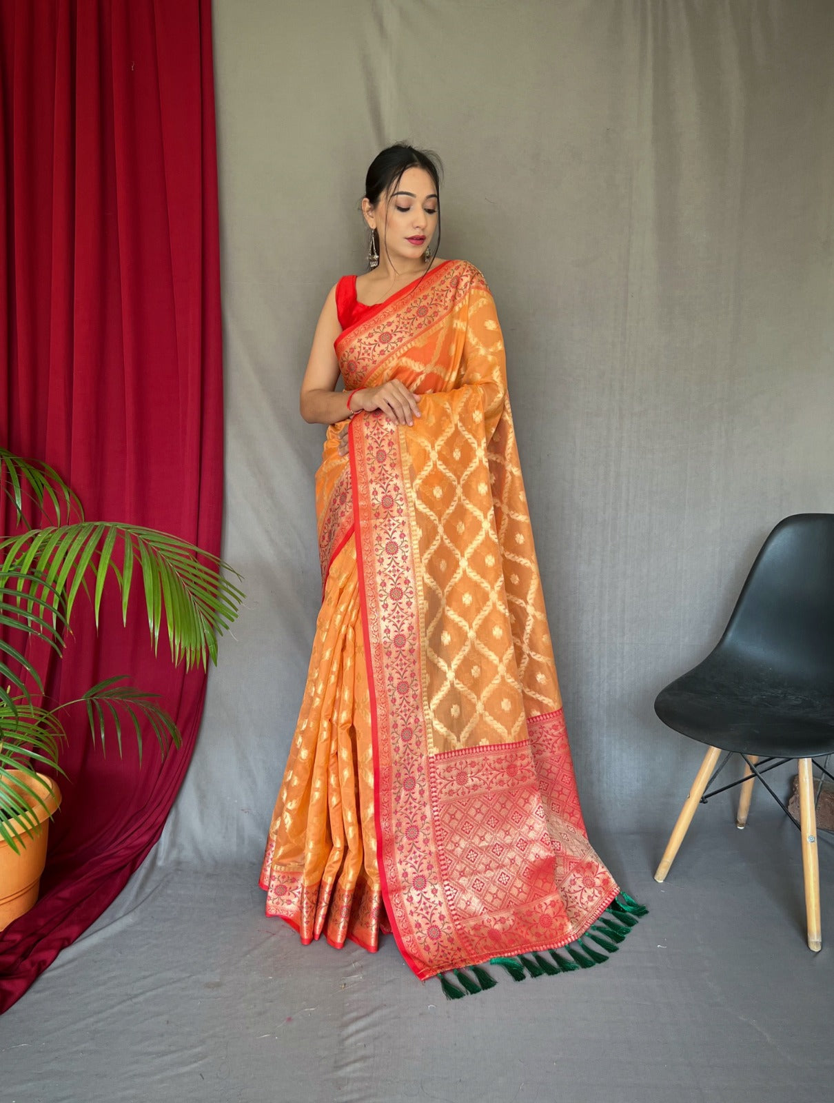 PARROT GREEN COLOR PURE ORGANJA WOVEN SILK SAREE