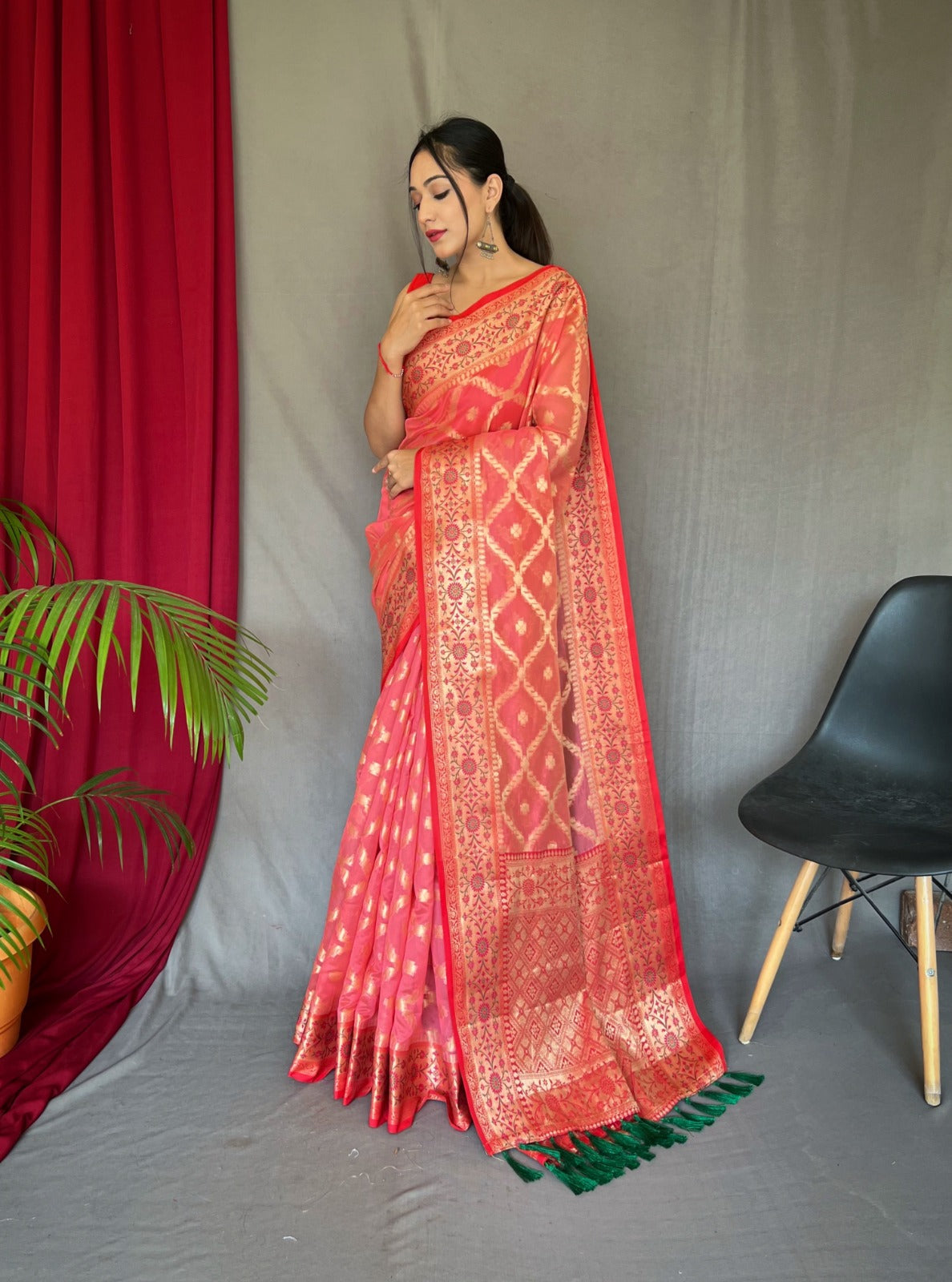 PARROT GREEN COLOR PURE ORGANJA WOVEN SILK SAREE