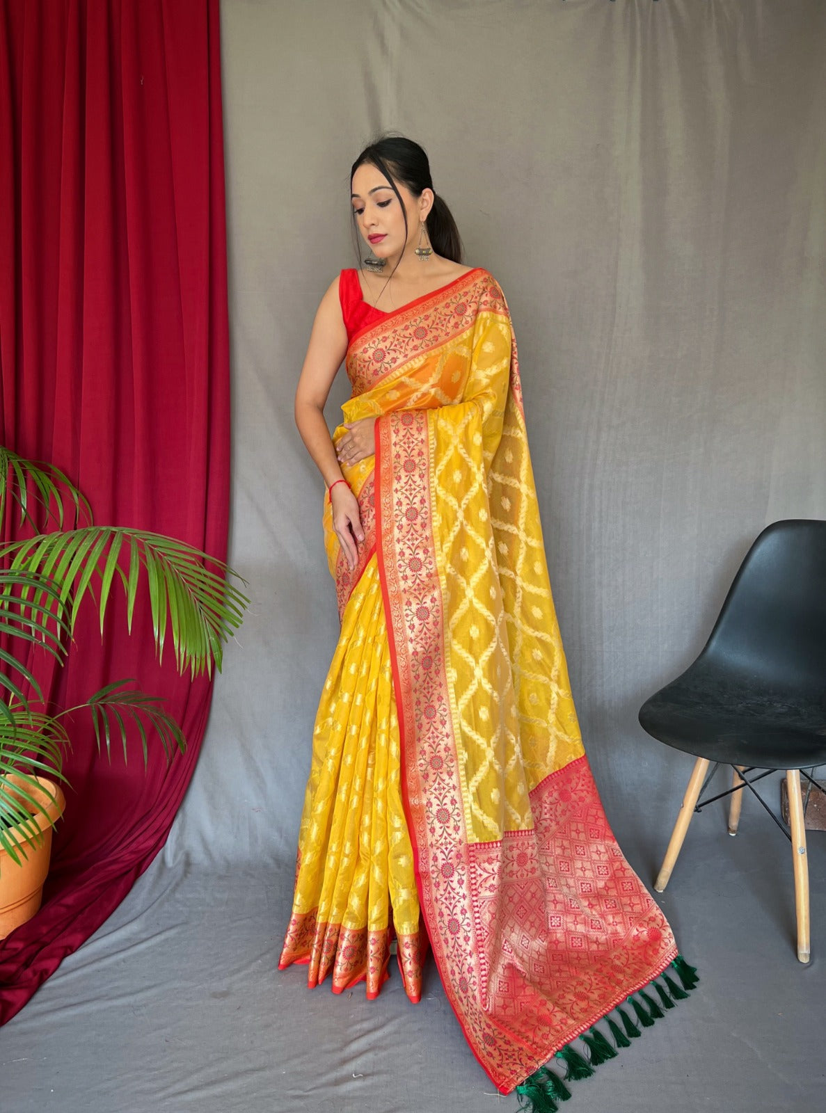 PARROT GREEN COLOR PURE ORGANJA WOVEN SILK SAREE