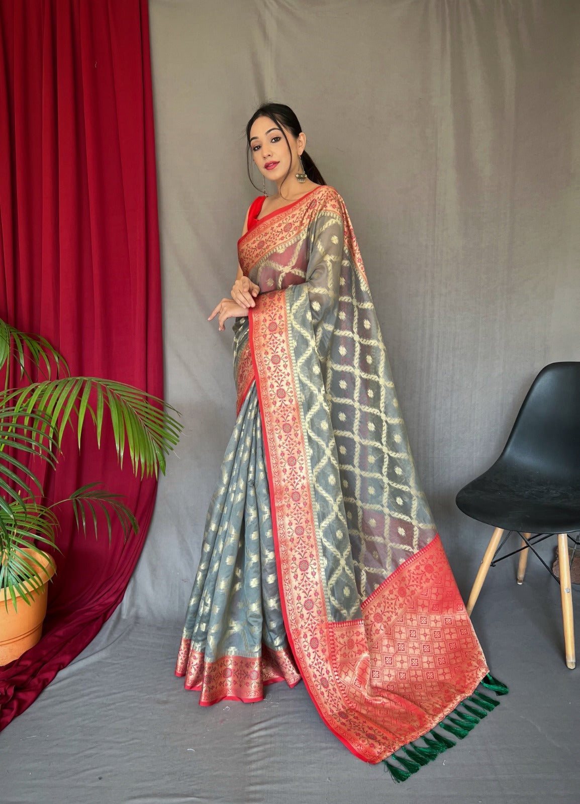 PARROT GREEN COLOR PURE ORGANJA WOVEN SILK SAREE