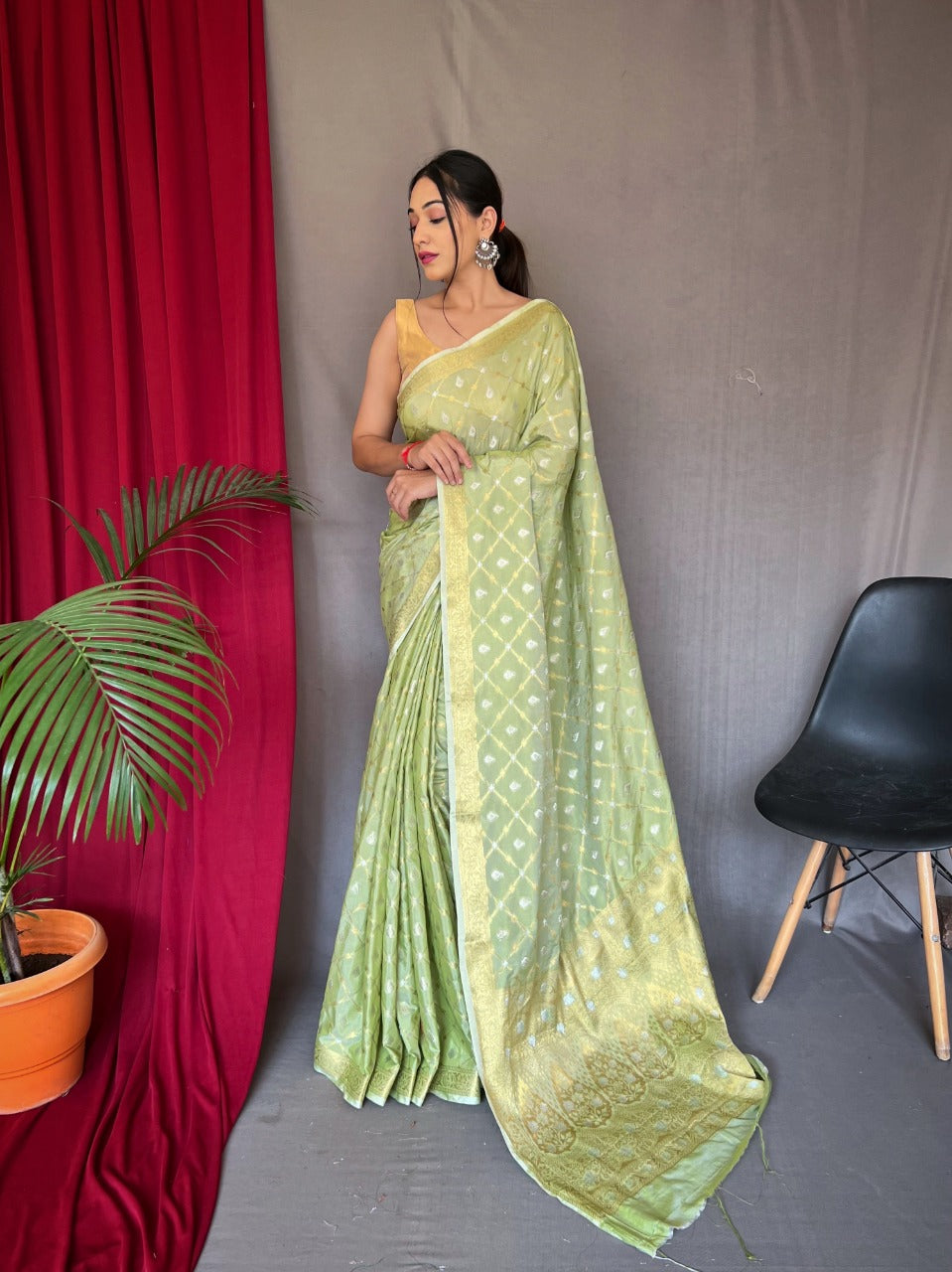 OFF WHITE COLOR PURE MUSLIN SOFT SILK SAREE