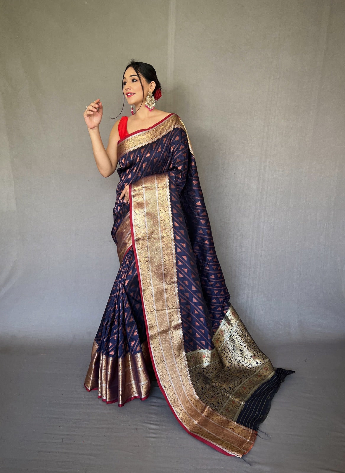 BLACK COLOR HEAVY GOLD BIG JACQUARD CONTRAST SILK SAREE