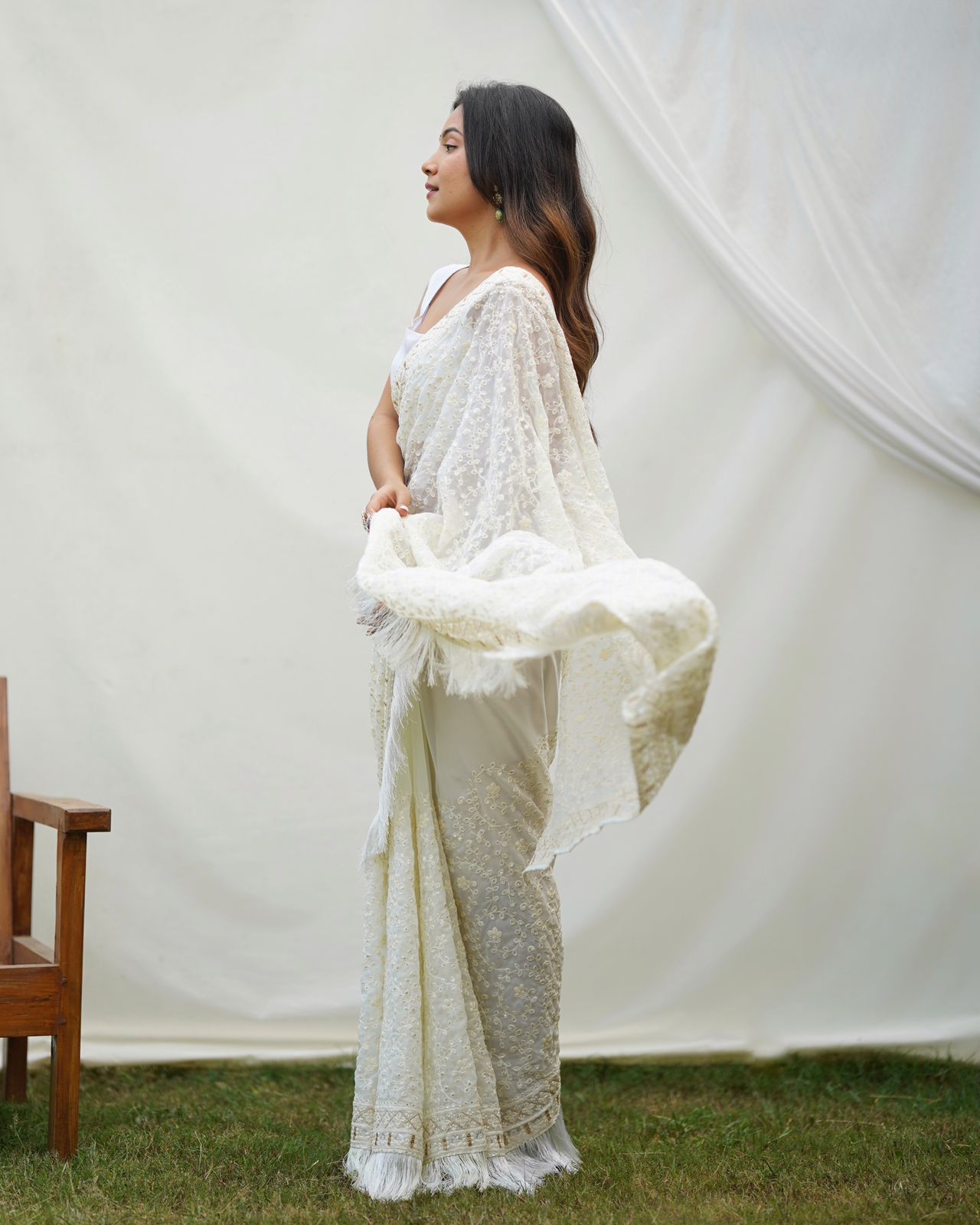 WHITE COLOR GEORGETTE WITH SEQUENCE MULTI THREAD SAREE