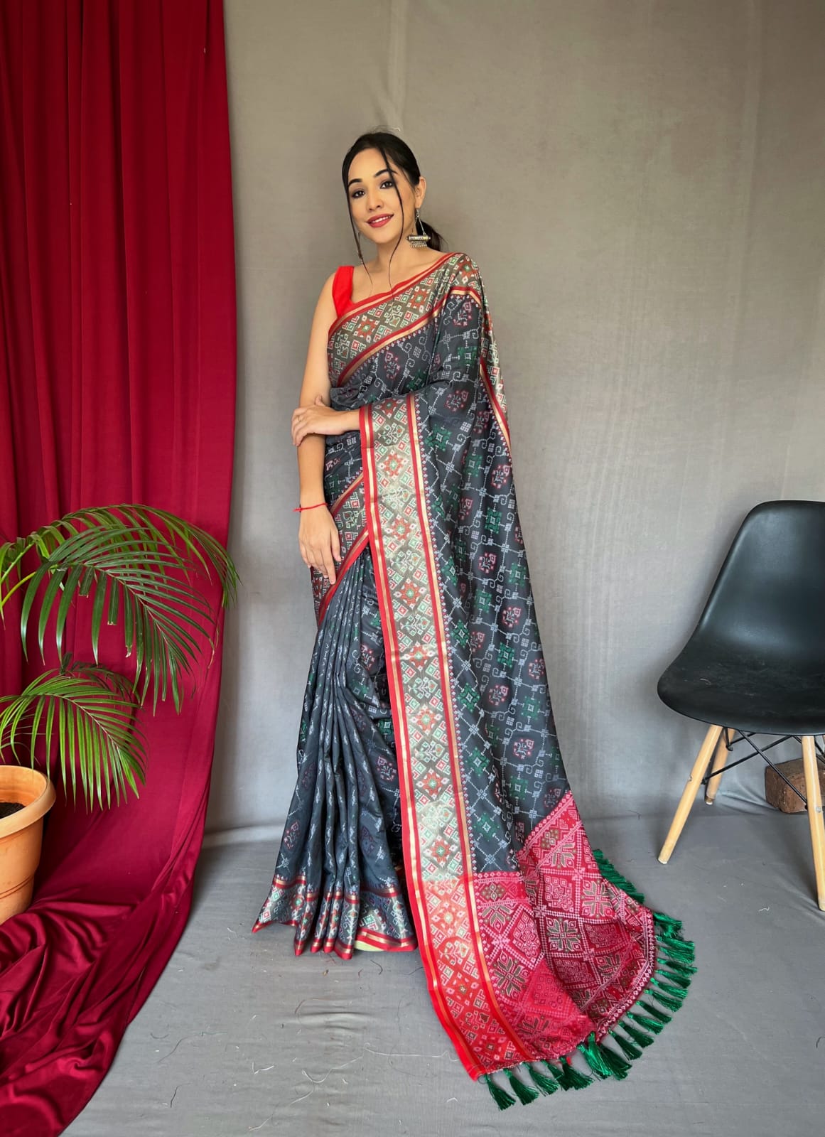 SOFT RANGEEN GREEN COLOR MEENAKARI PATOLA SILK SAREE