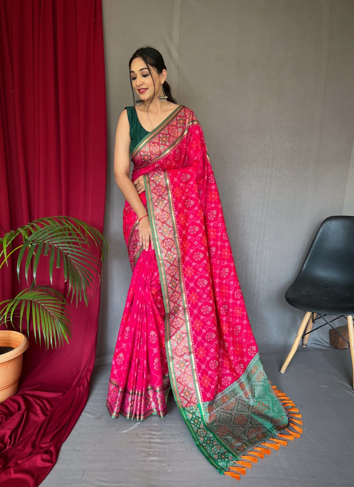 SOFT RANGEEN GREEN COLOR MEENAKARI PATOLA SILK SAREE