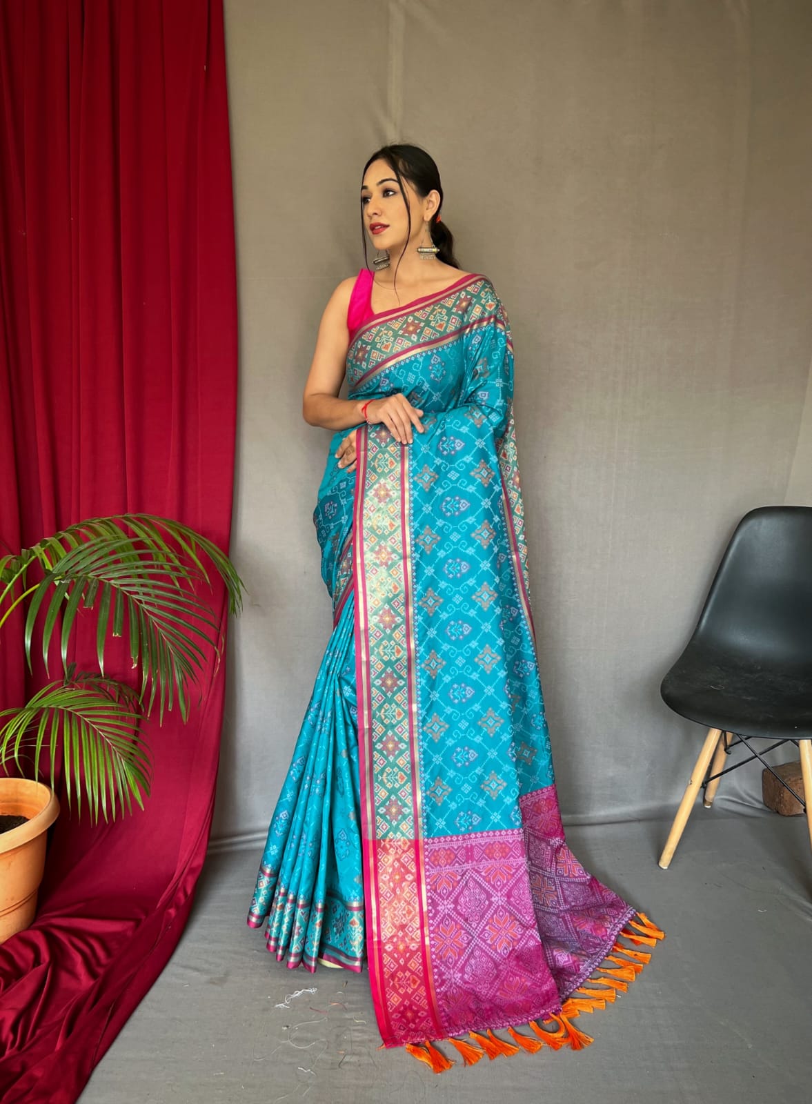 SOFT RANGEEN GREEN COLOR MEENAKARI PATOLA SILK SAREE