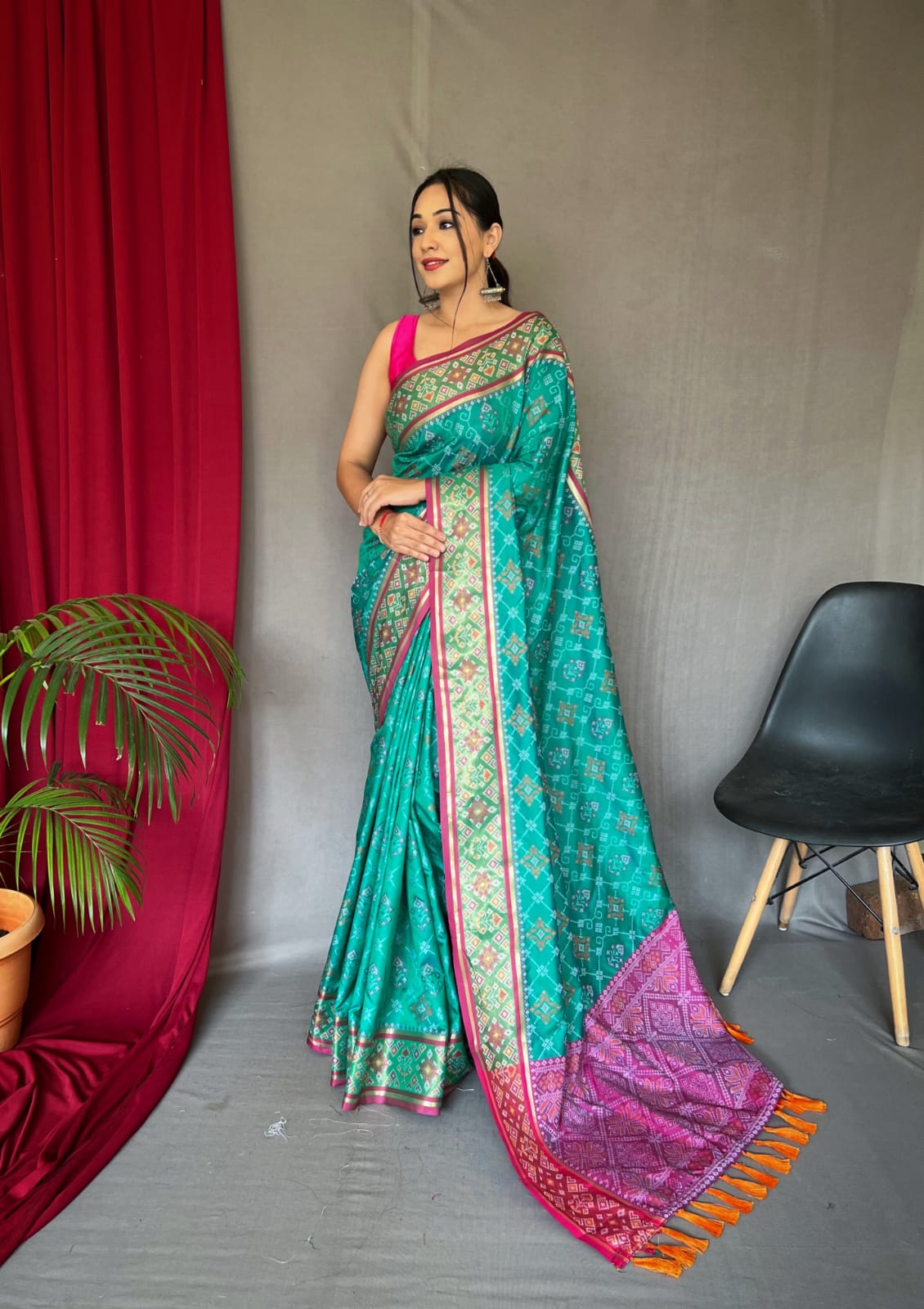 SOFT RANGEEN GREEN COLOR MEENAKARI PATOLA SILK SAREE
