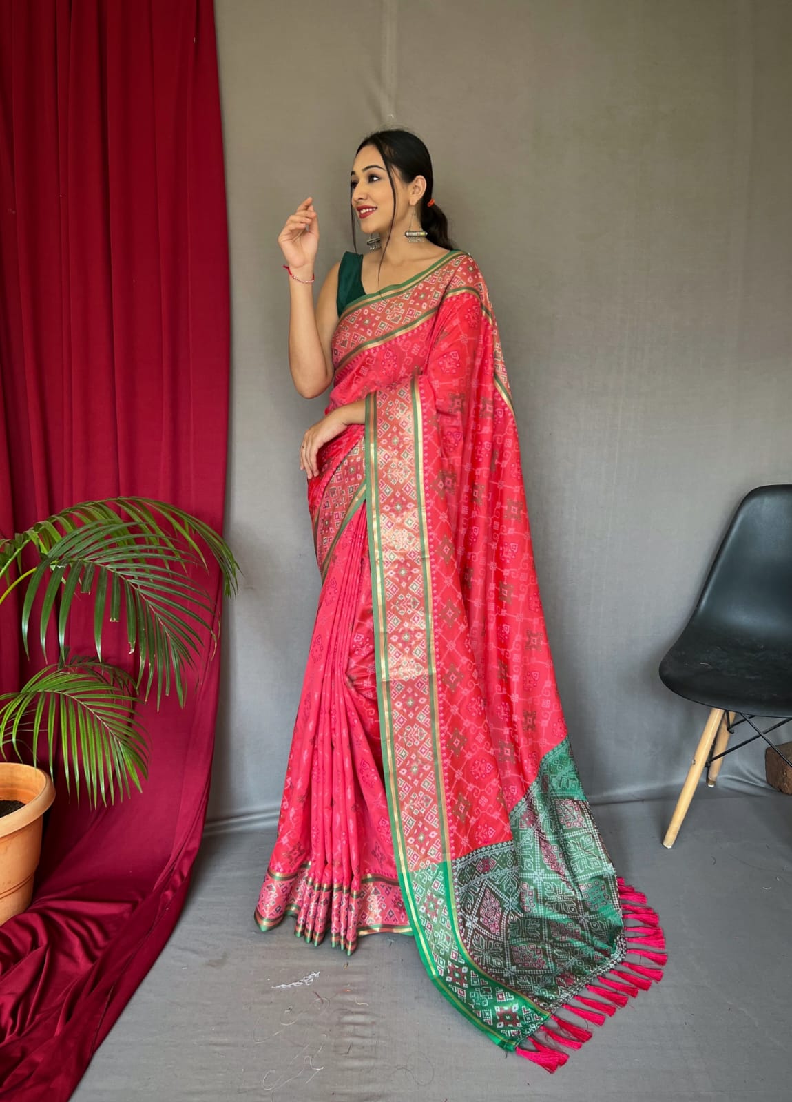 SOFT RANGEEN GREEN COLOR MEENAKARI PATOLA SILK SAREE
