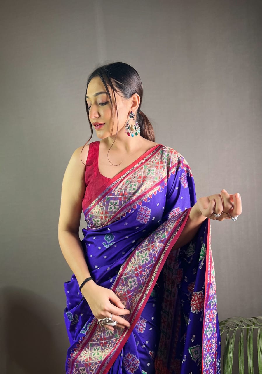 DARK GREEN COLOR PATOLA SILK WITH ELEGANT DESIGN SAREE
