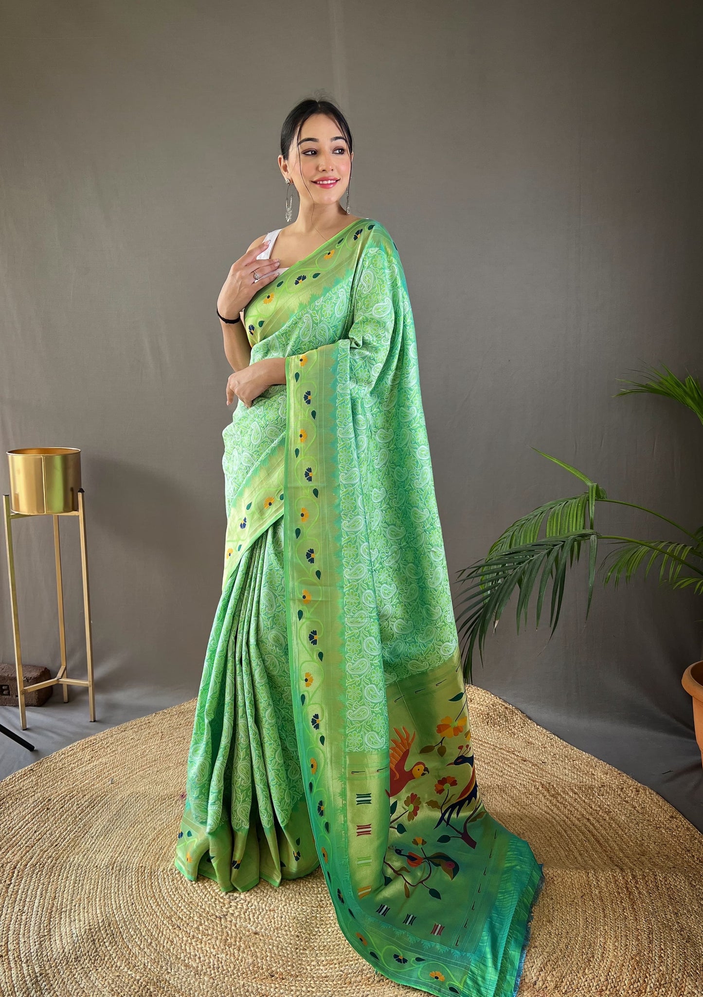 LIGHT PURPLE COLOR ELEGANT LUCKNOWI PAITHANI SILK SAREE