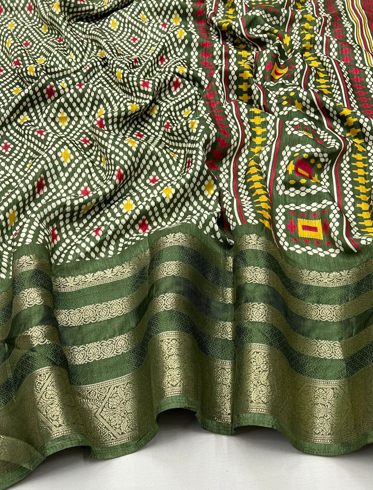 BLACK COLOR MULTIPLE JACQUARD WEAVING BORDER SOFT DOLA SILK SAREES