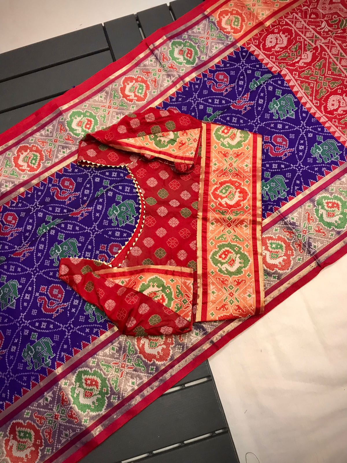RED & GREEN COLOR MEENAKARI PATOLA WEAVING PETTERNS SAREE
