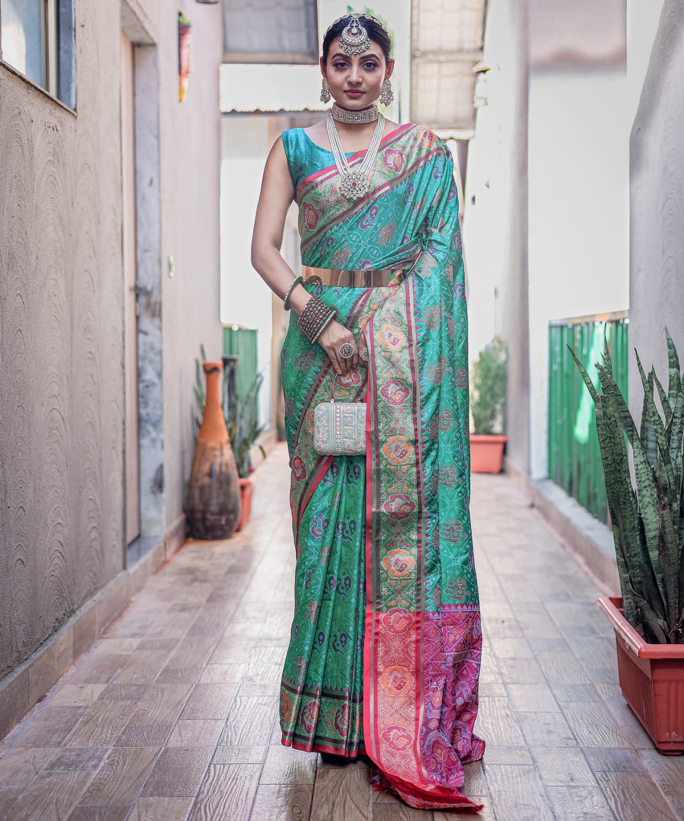 RED & GREEN COLOR MEENAKARI PATOLA WEAVING PETTERNS SAREE