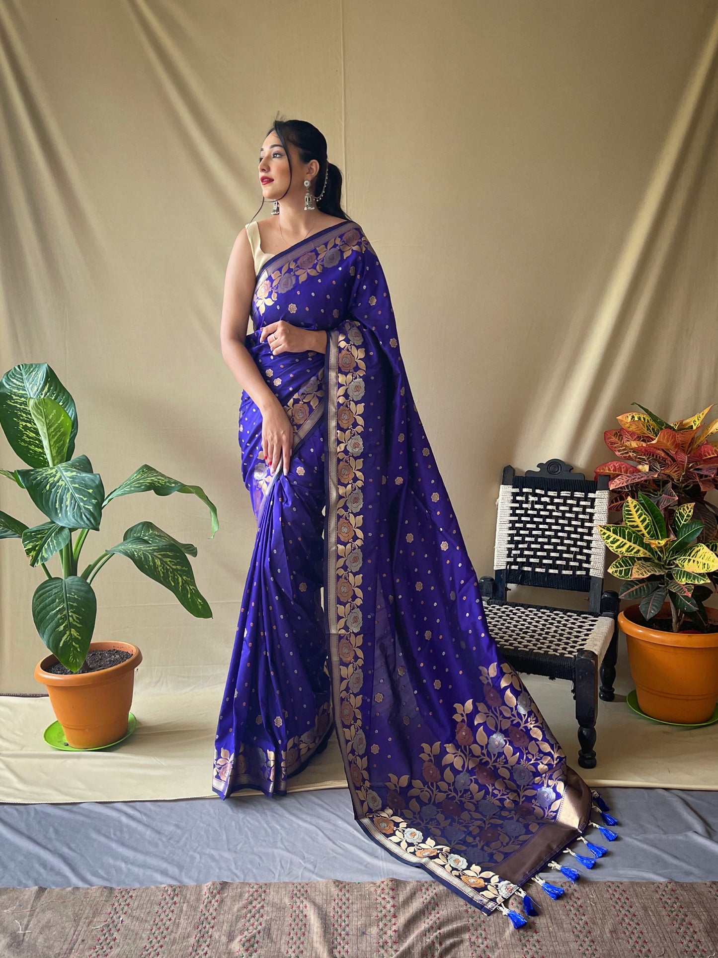HUNTER GREEN COLOR PURE SOFT SILK WITH GOLDEN ZARI BORDER SAREE