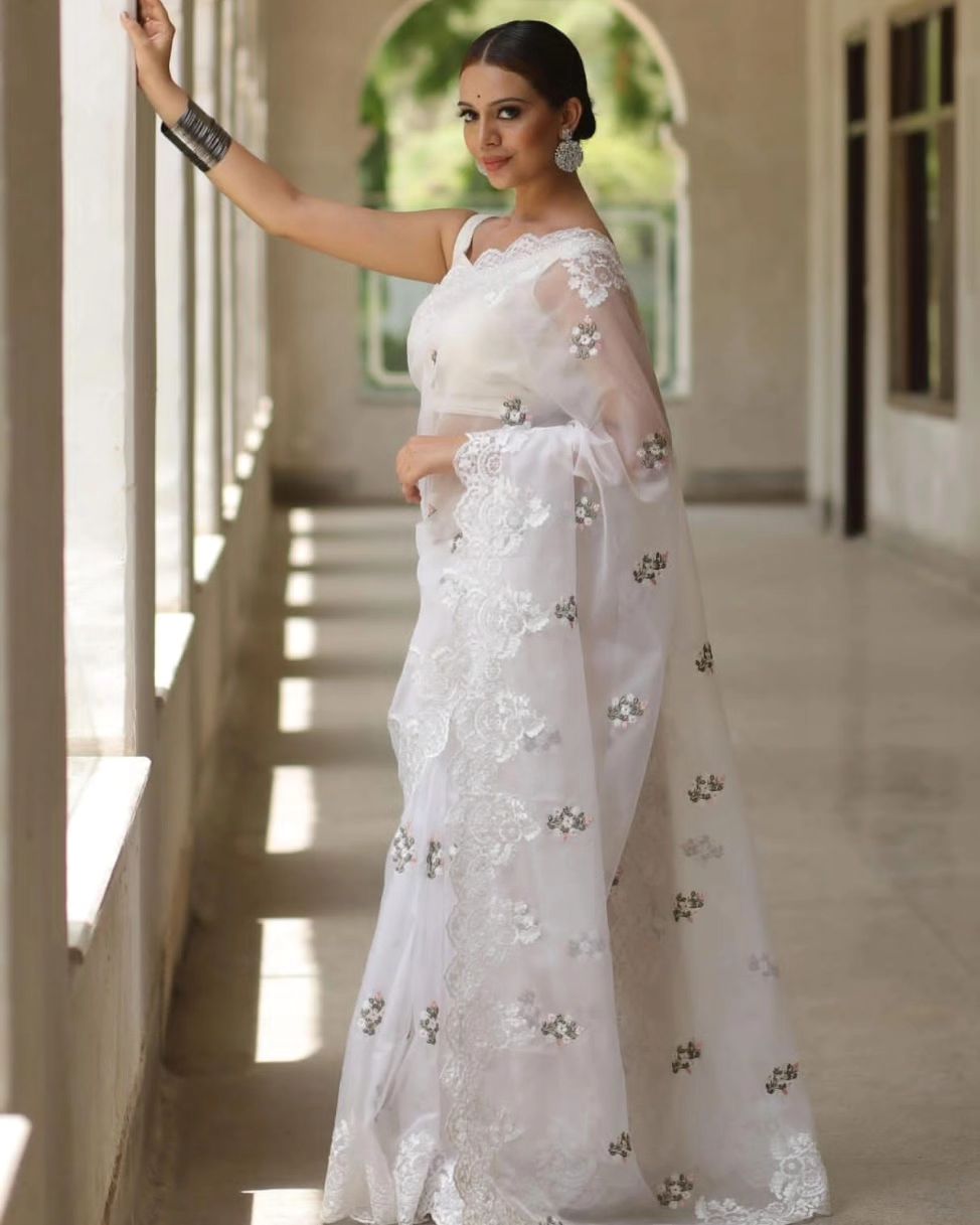 WHITE COLOR MONO DIAMOND SILK WITH MALLTI THEAD SAREE
