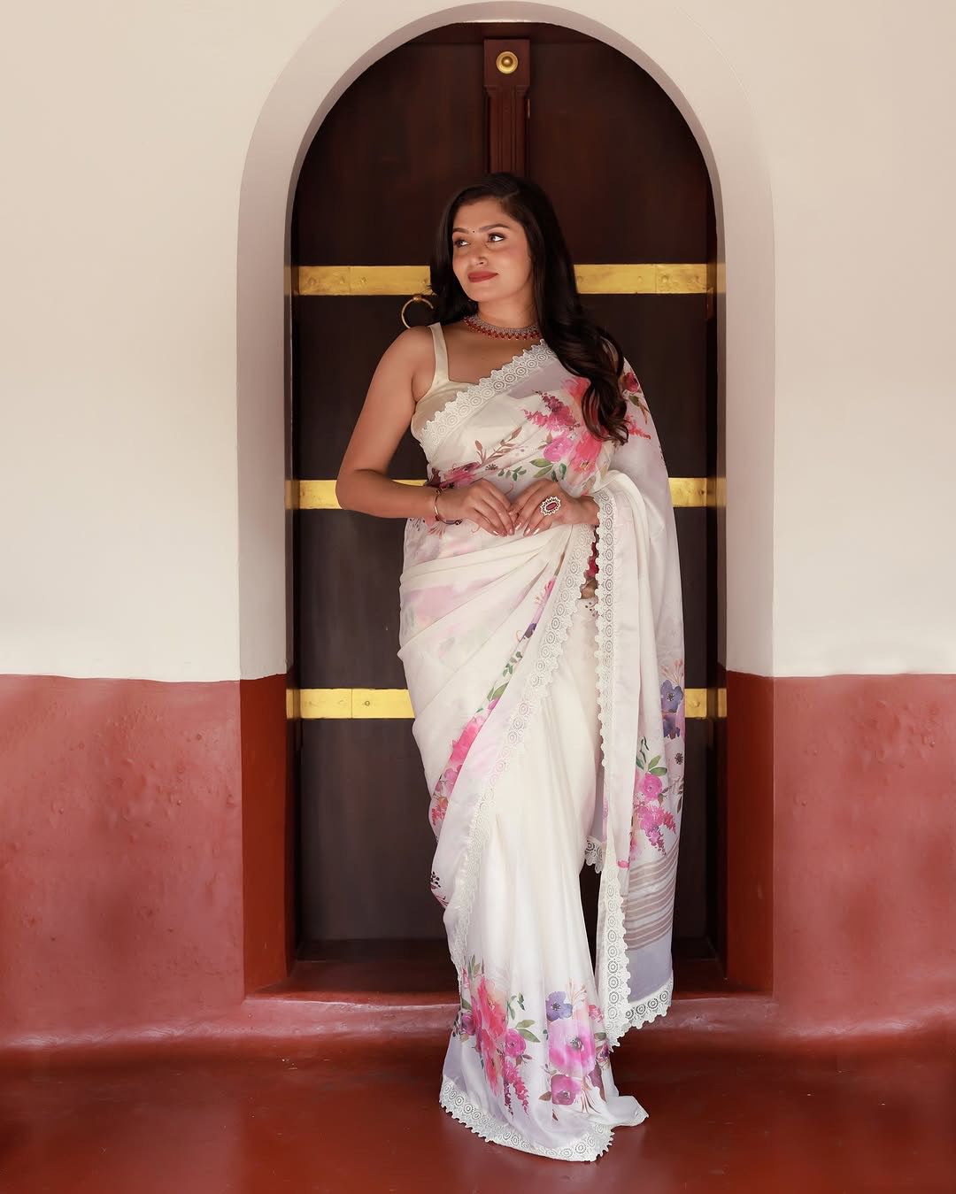 White Faux georgette With Digital Print Saree