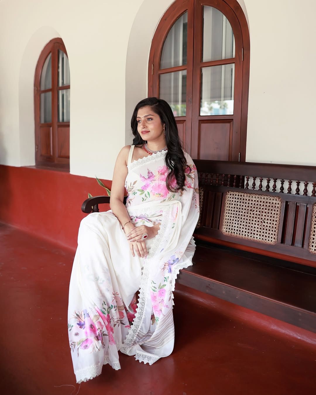 White Faux georgette With Digital Print Saree