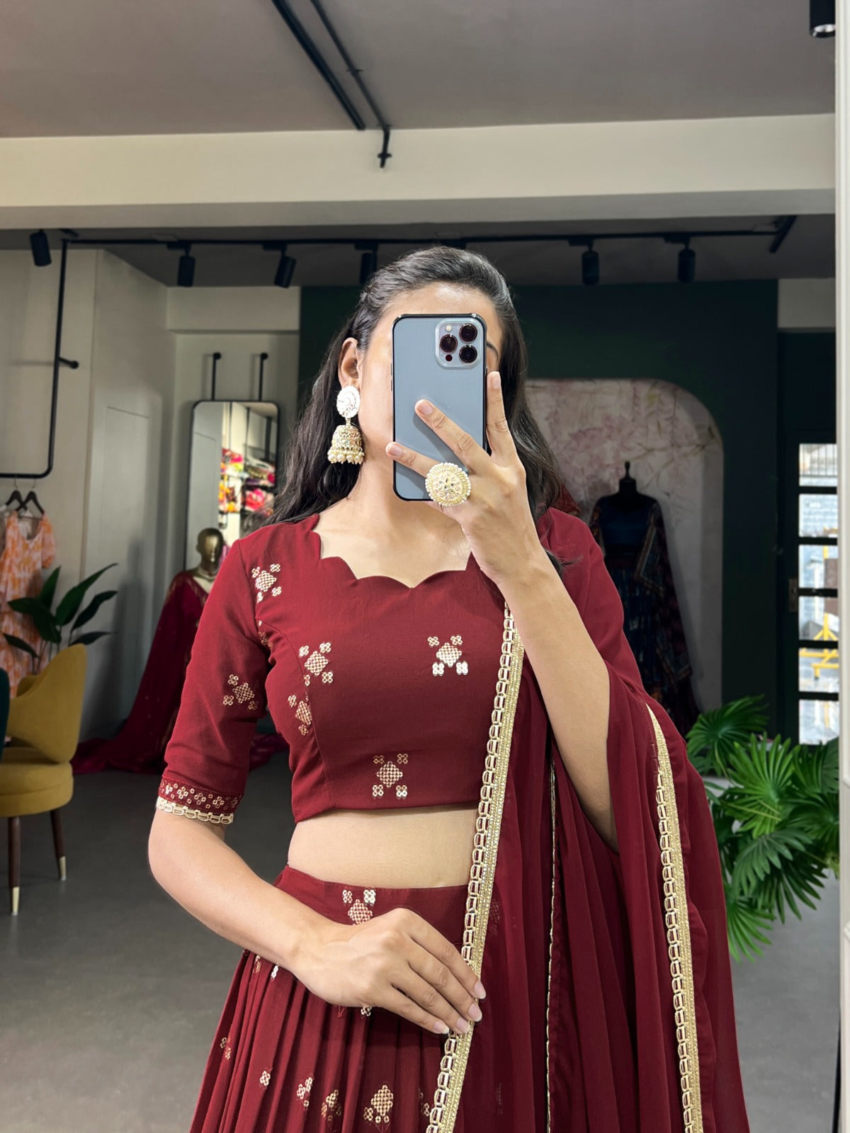 EMBROIDERE LEHENGA