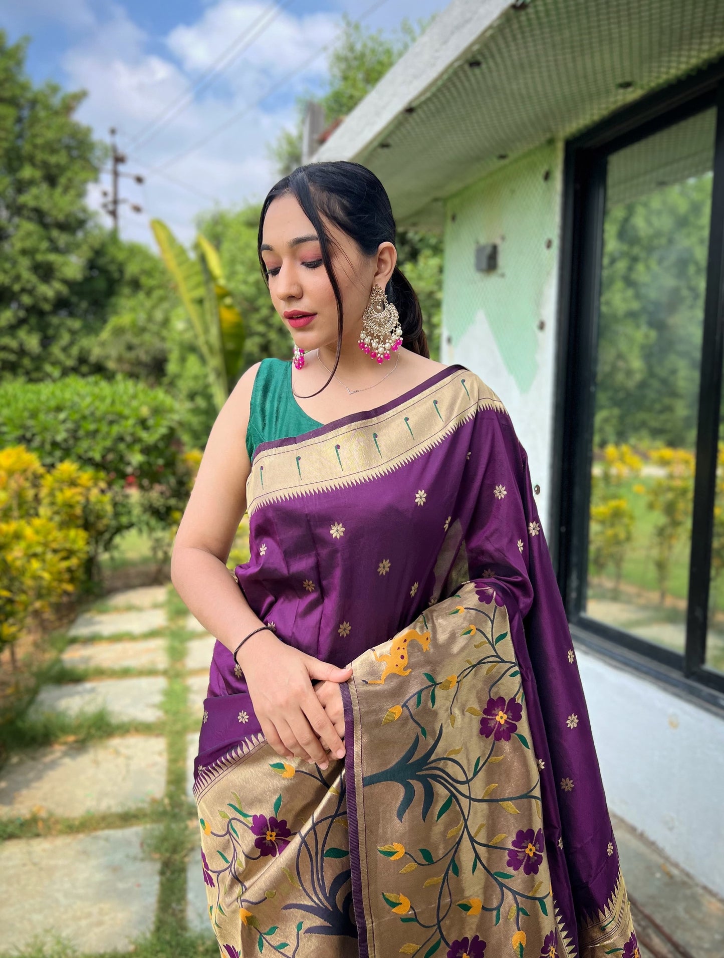 DARK GREEN PURE PAITHANI SILK WITH UNIQUEMOTIF PATTERNS SAREE