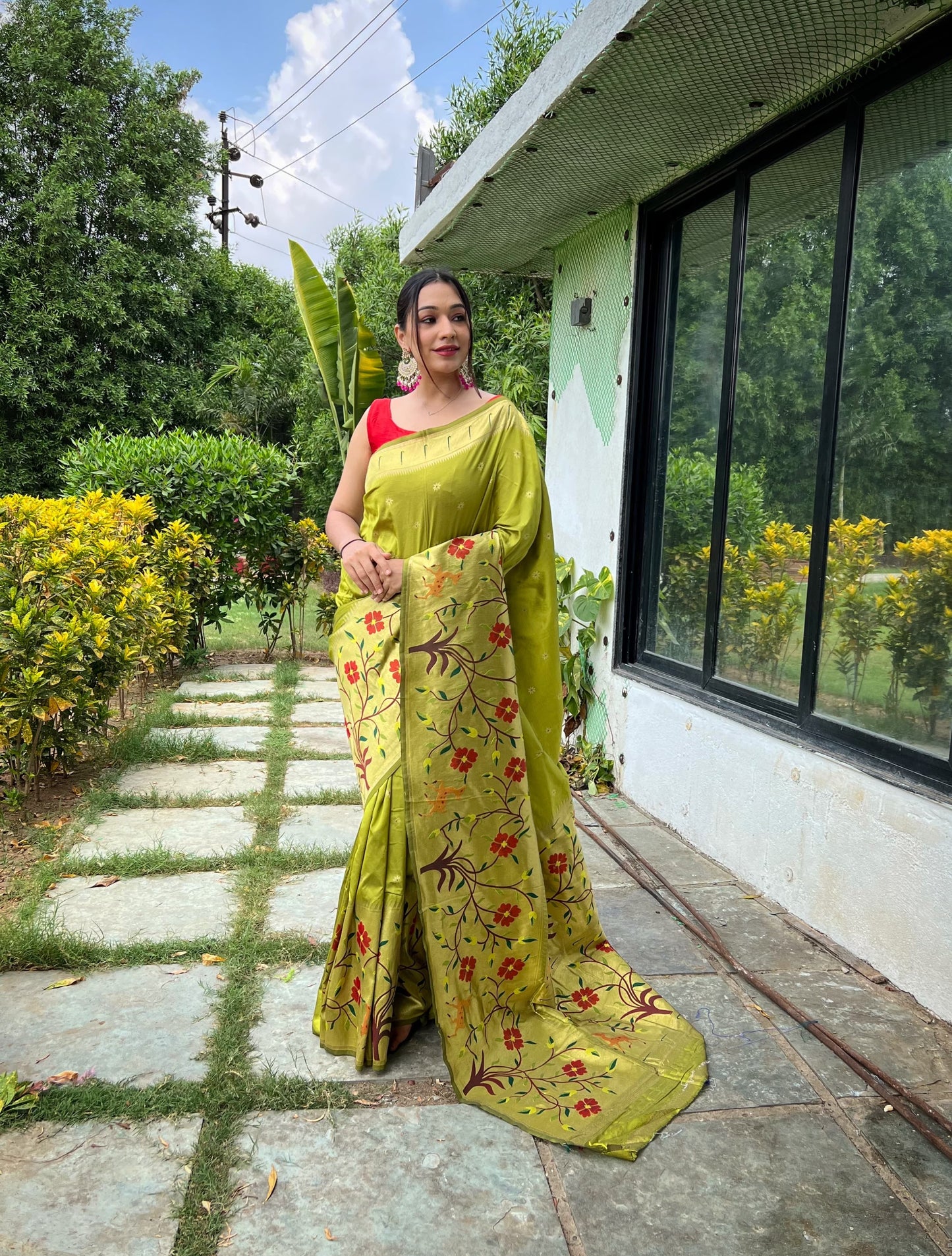 DARK GREEN PURE PAITHANI SILK WITH UNIQUEMOTIF PATTERNS SAREE