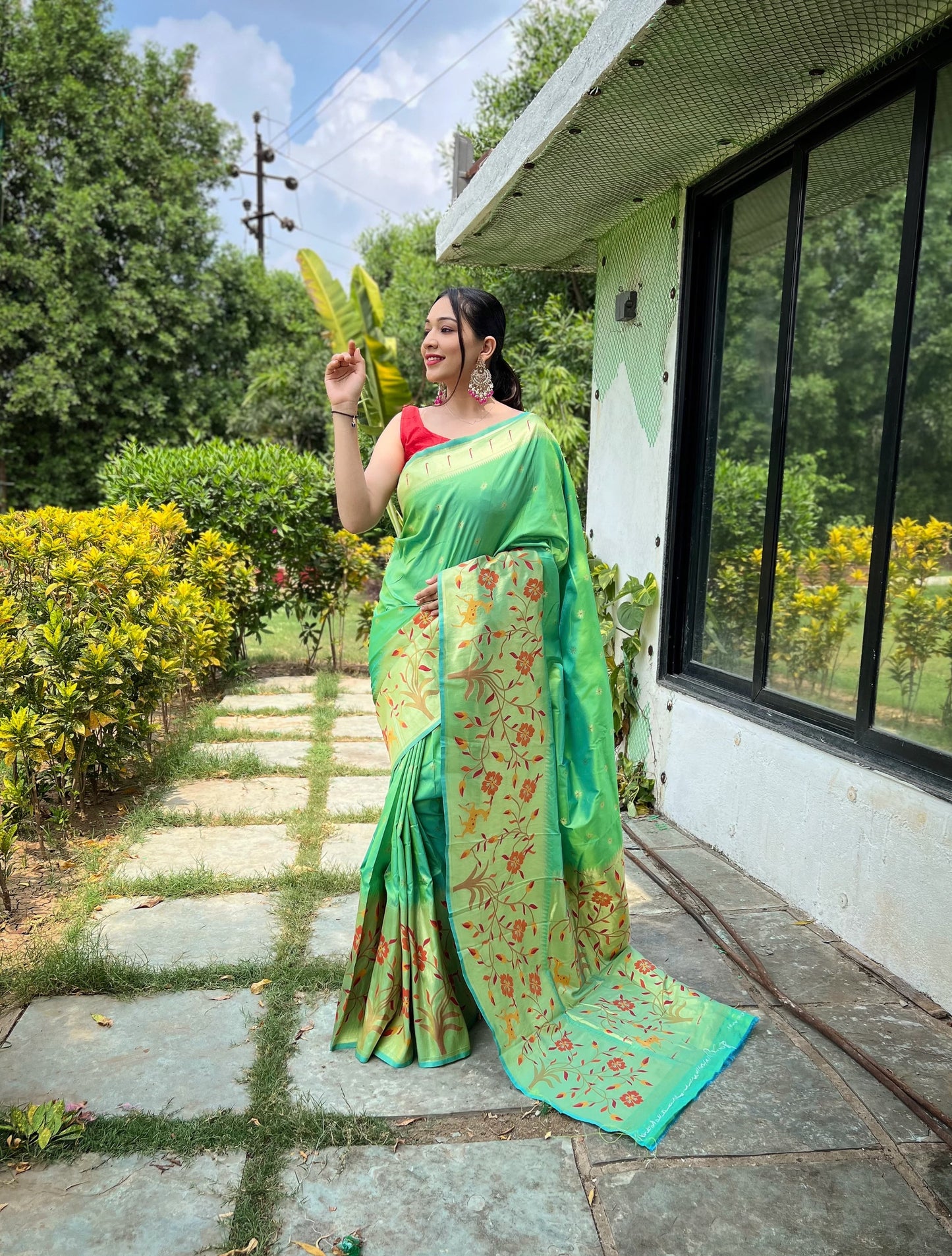 DARK GREEN PURE PAITHANI SILK WITH UNIQUEMOTIF PATTERNS SAREE