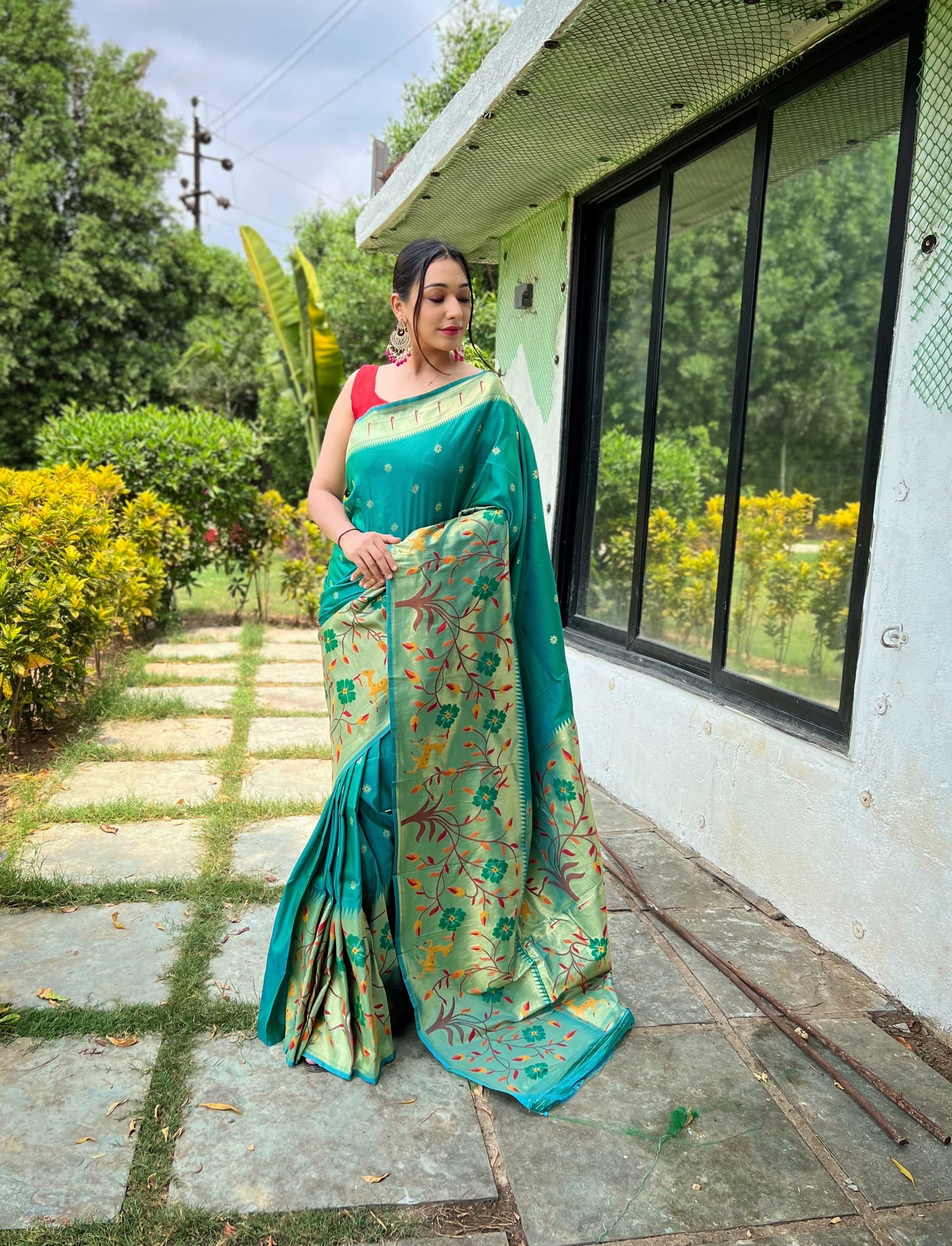 DARK GREEN PURE PAITHANI SILK WITH UNIQUEMOTIF PATTERNS SAREE