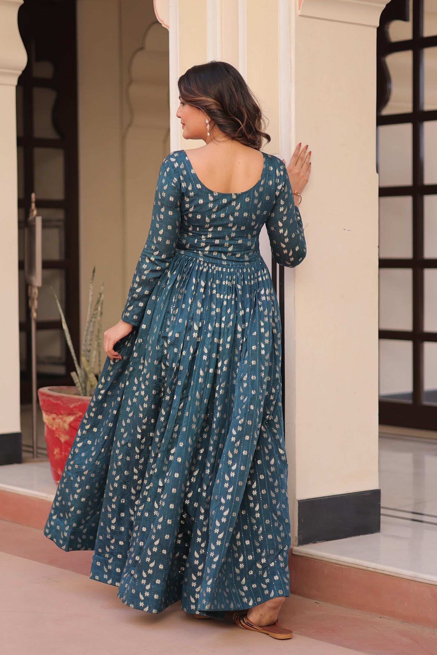 Position Print Choli with jacquard work Gown