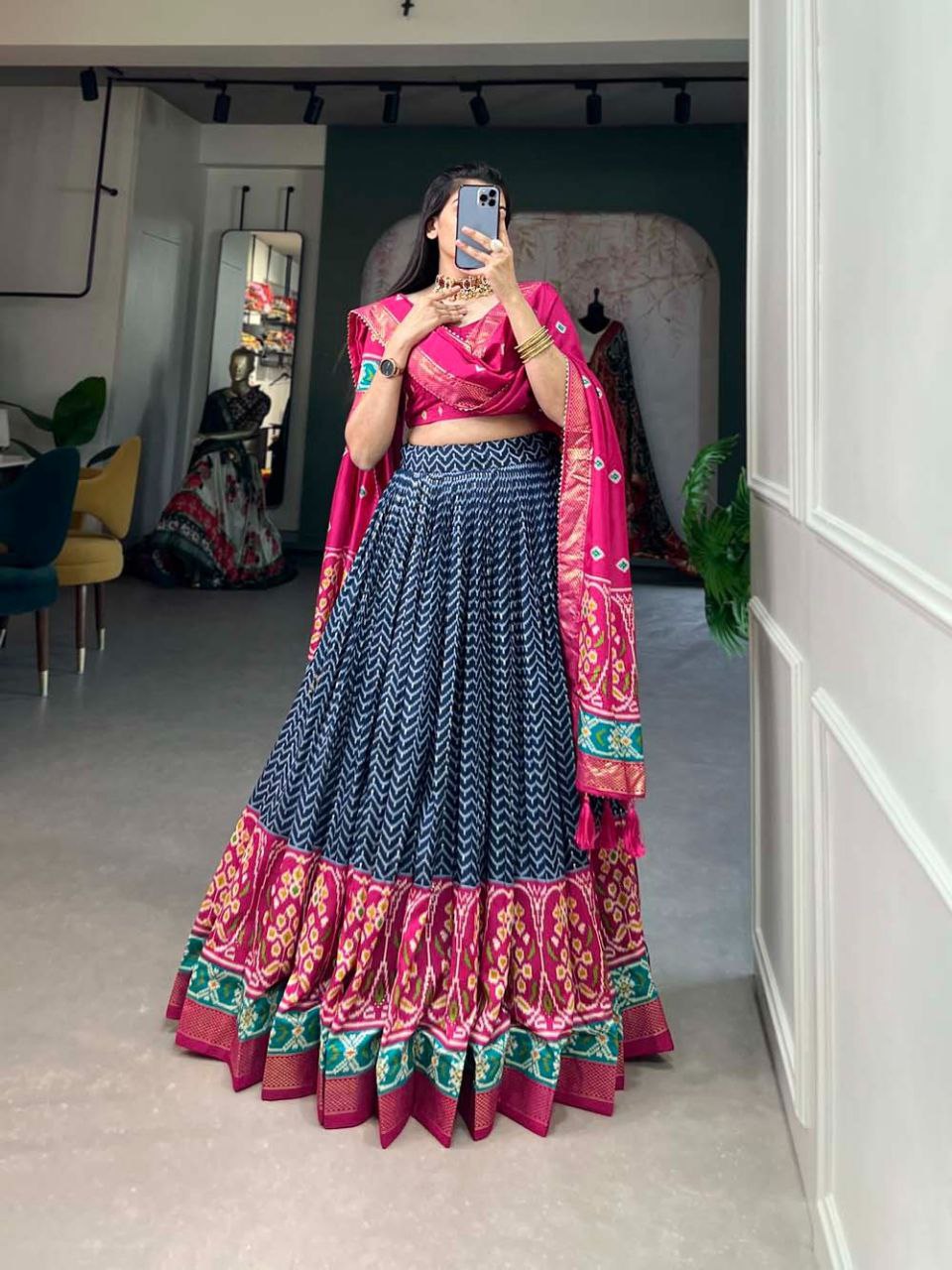 PATOLA LEHENGA